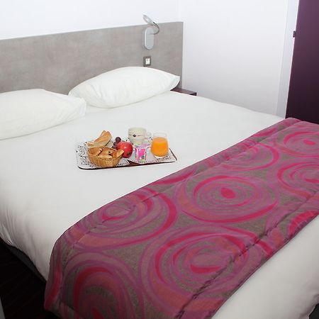 Brit Hotel Les Evens Saint-Saturnin  Esterno foto