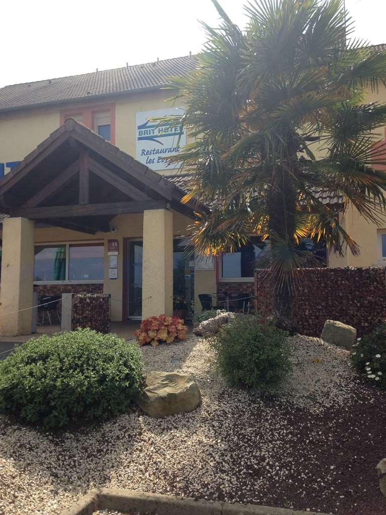 Brit Hotel Les Evens Saint-Saturnin  Esterno foto