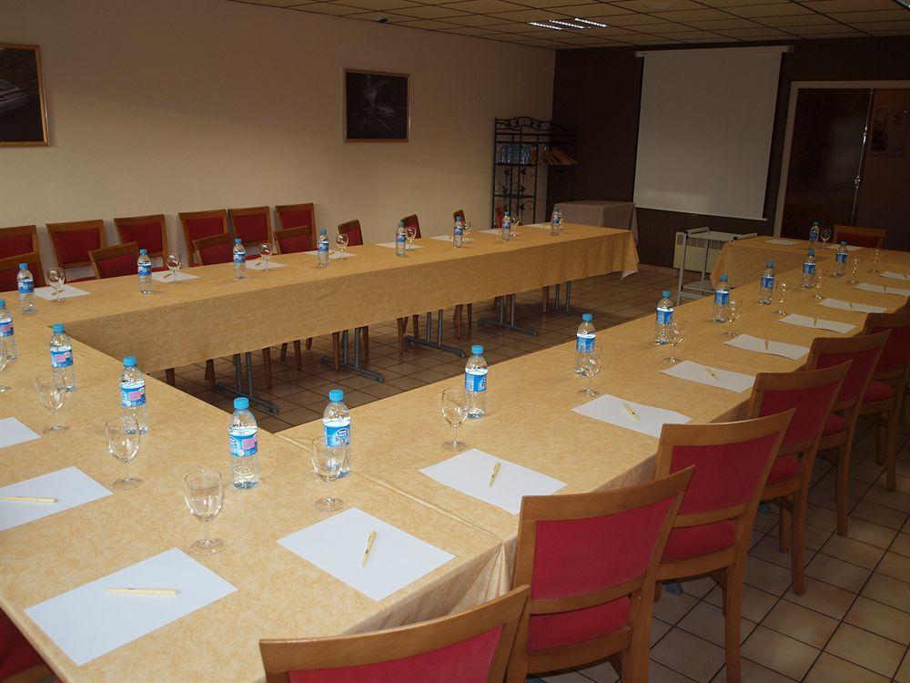 Brit Hotel Les Evens Saint-Saturnin  Esterno foto