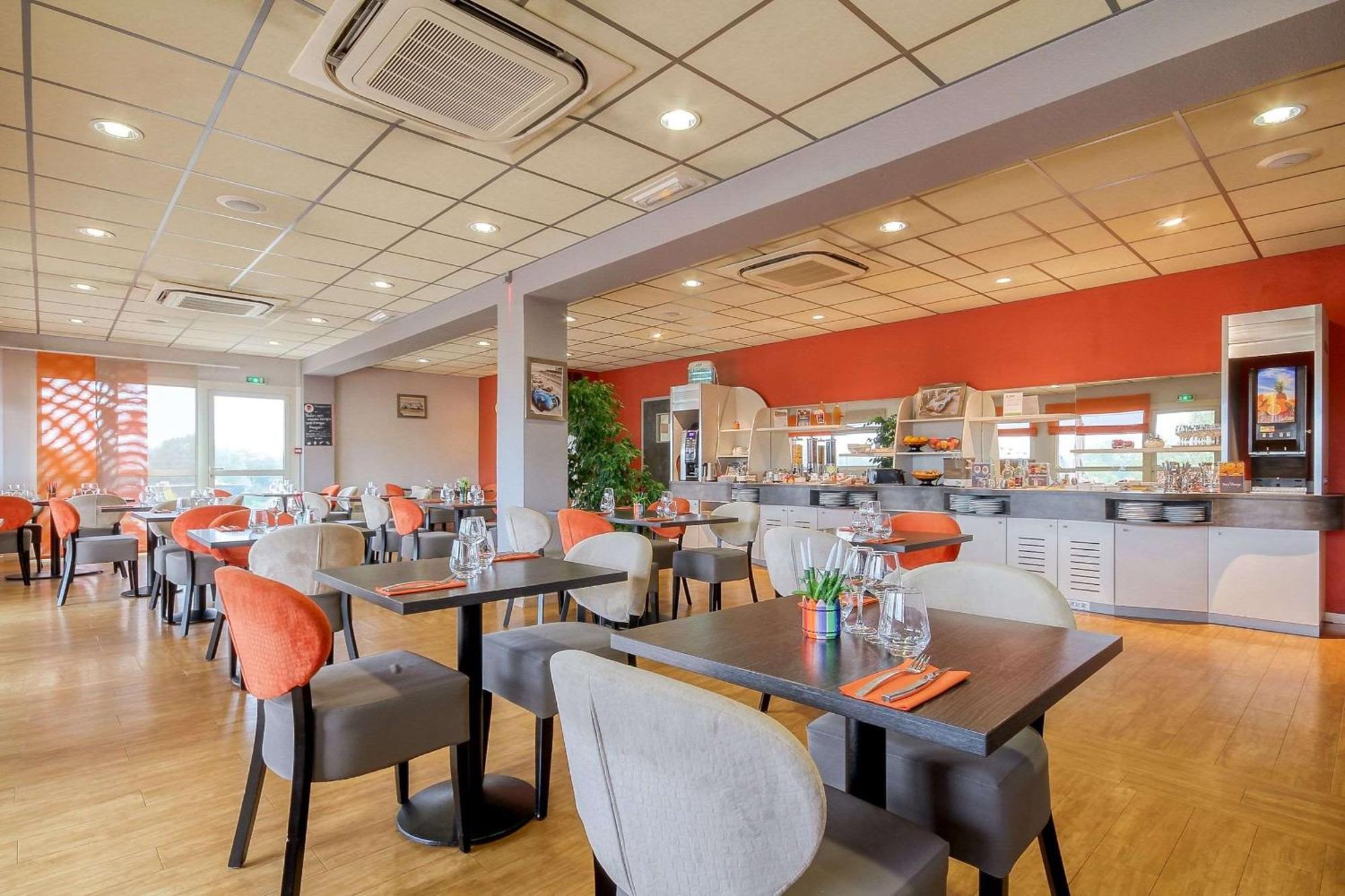 Brit Hotel Les Evens Saint-Saturnin  Esterno foto