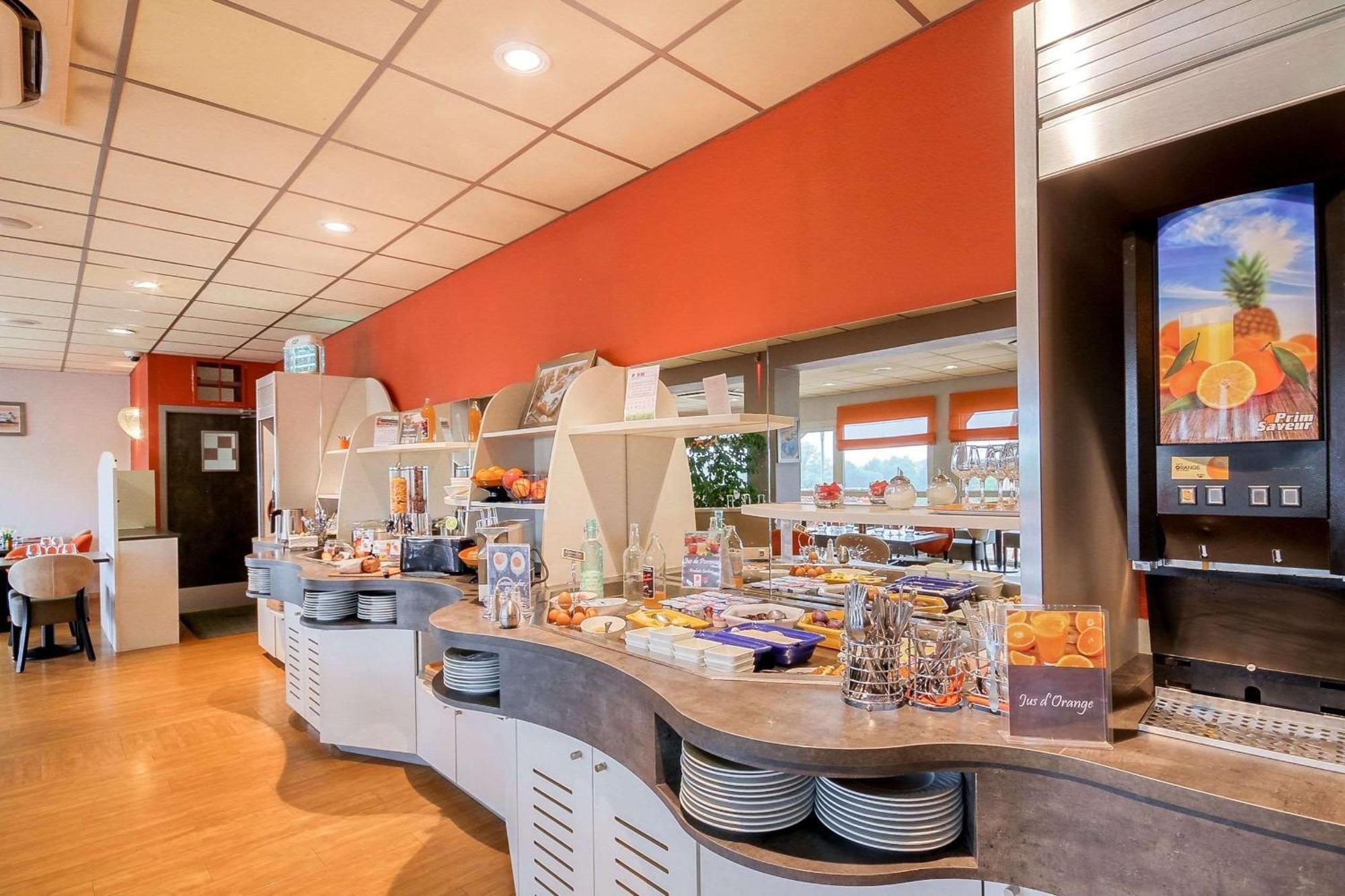 Brit Hotel Les Evens Saint-Saturnin  Esterno foto