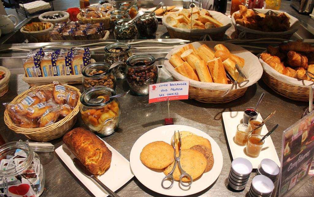 Brit Hotel Les Evens Saint-Saturnin  Ristorante foto