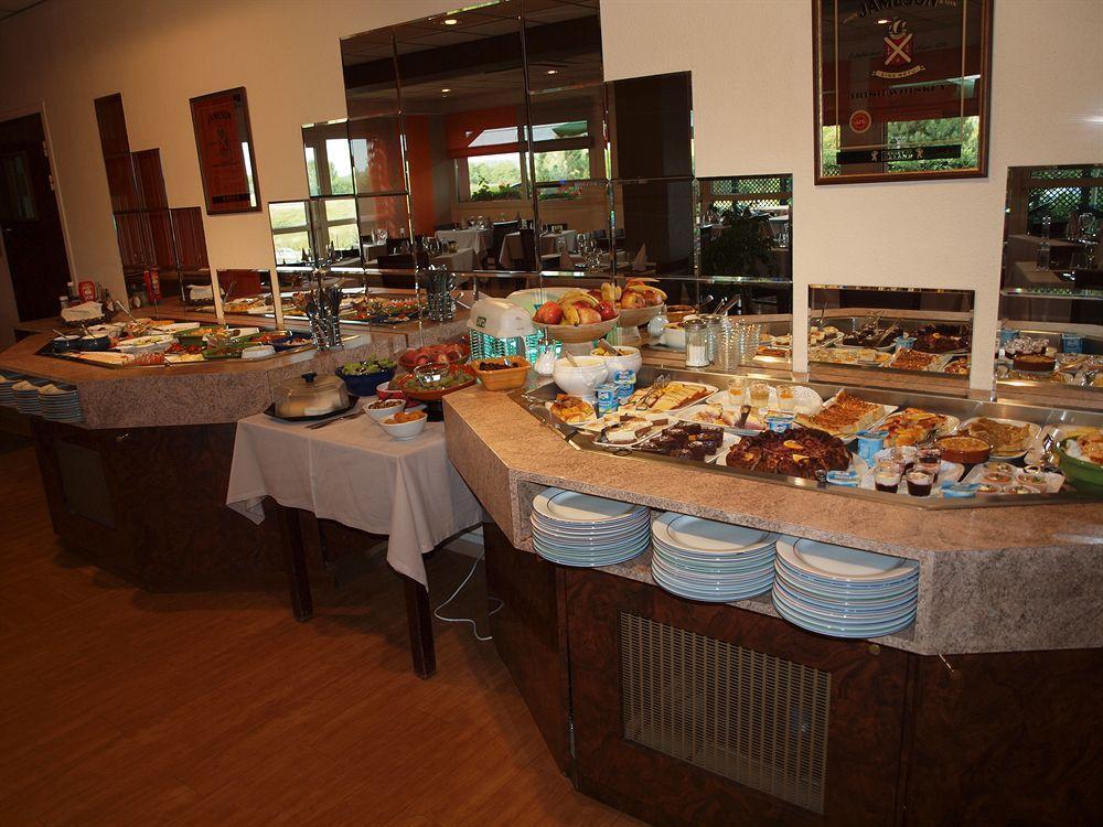 Brit Hotel Les Evens Saint-Saturnin  Esterno foto