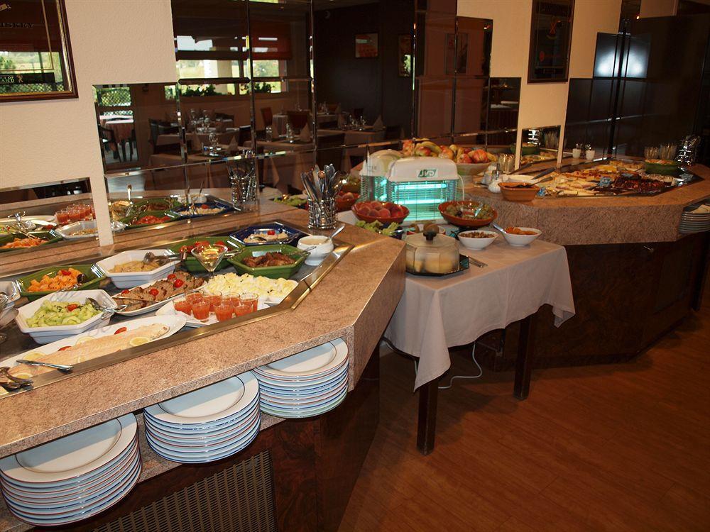 Brit Hotel Les Evens Saint-Saturnin  Esterno foto