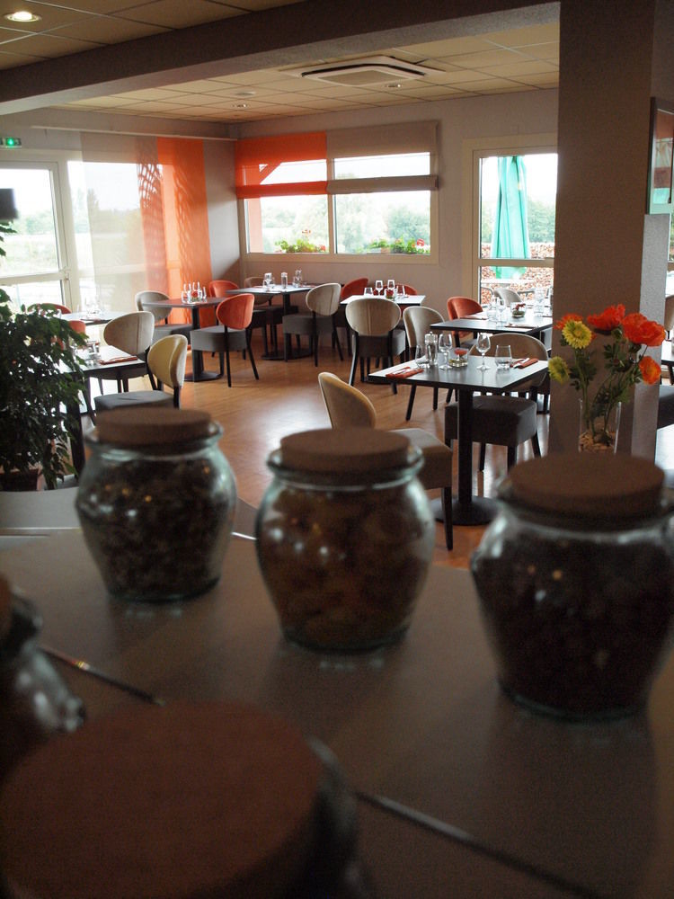 Brit Hotel Les Evens Saint-Saturnin  Esterno foto
