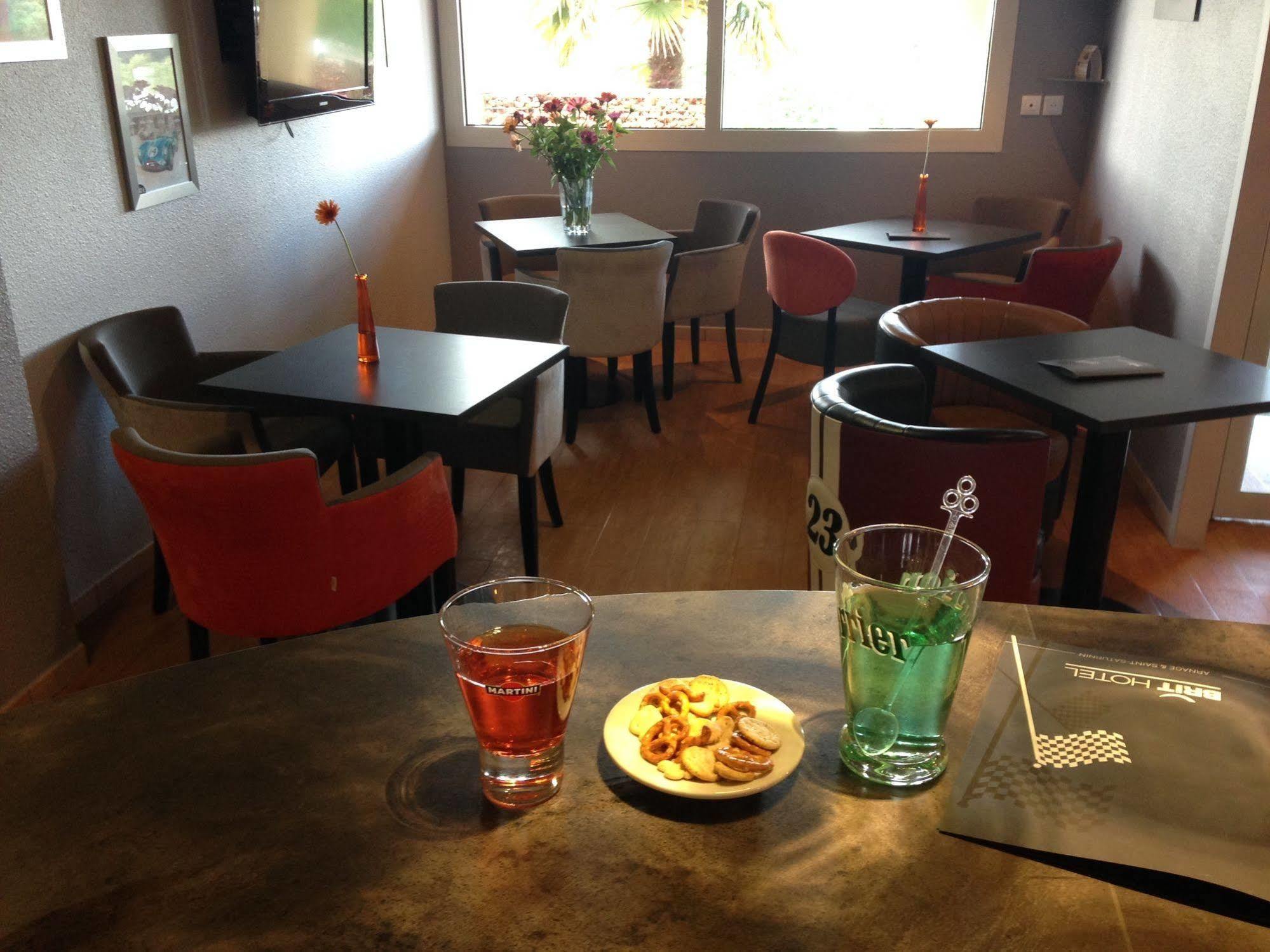 Brit Hotel Les Evens Saint-Saturnin  Esterno foto