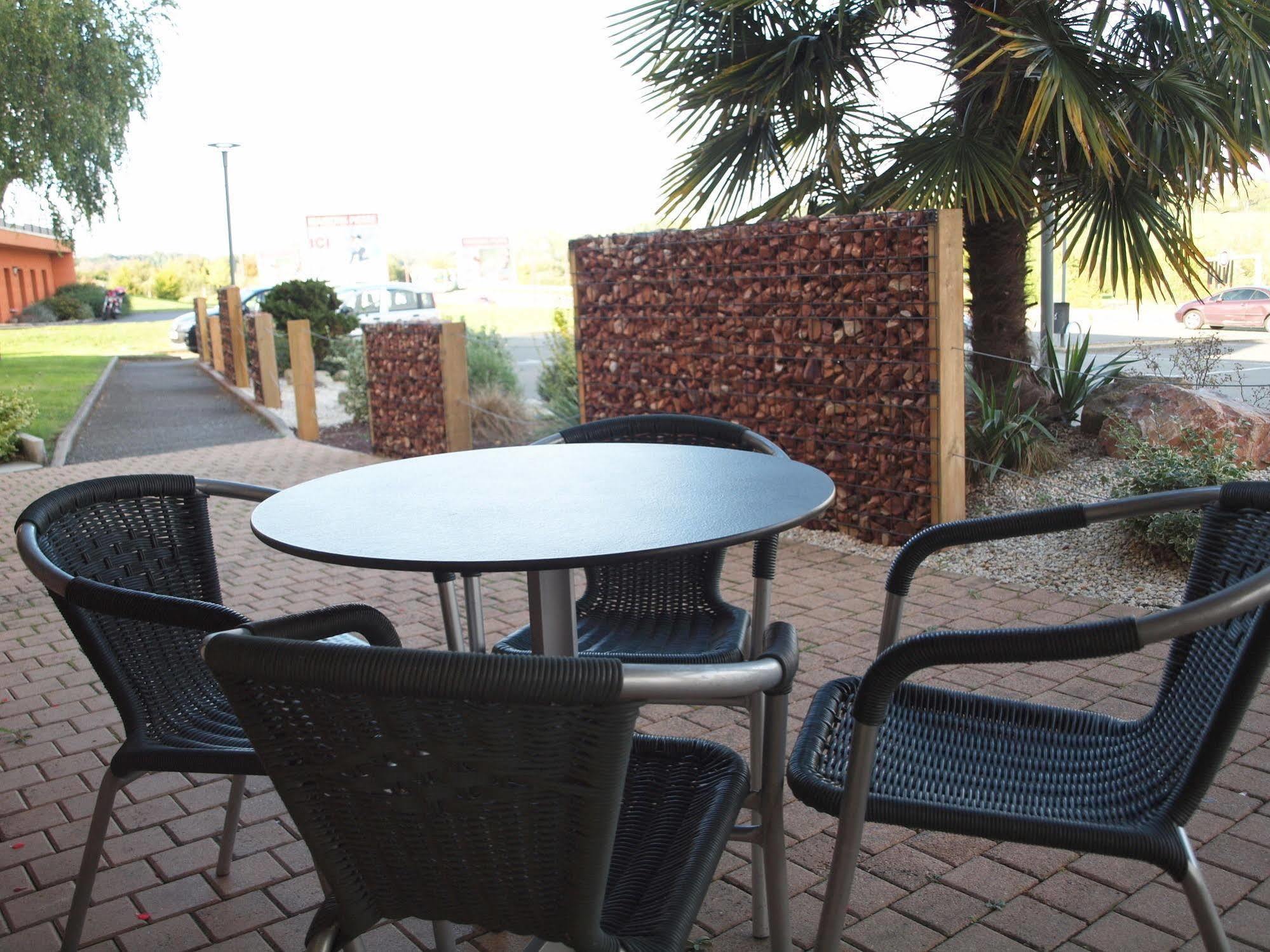 Brit Hotel Les Evens Saint-Saturnin  Esterno foto
