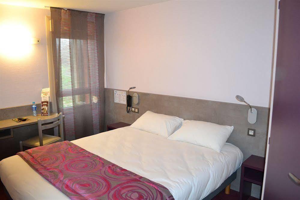 Brit Hotel Les Evens Saint-Saturnin  Esterno foto
